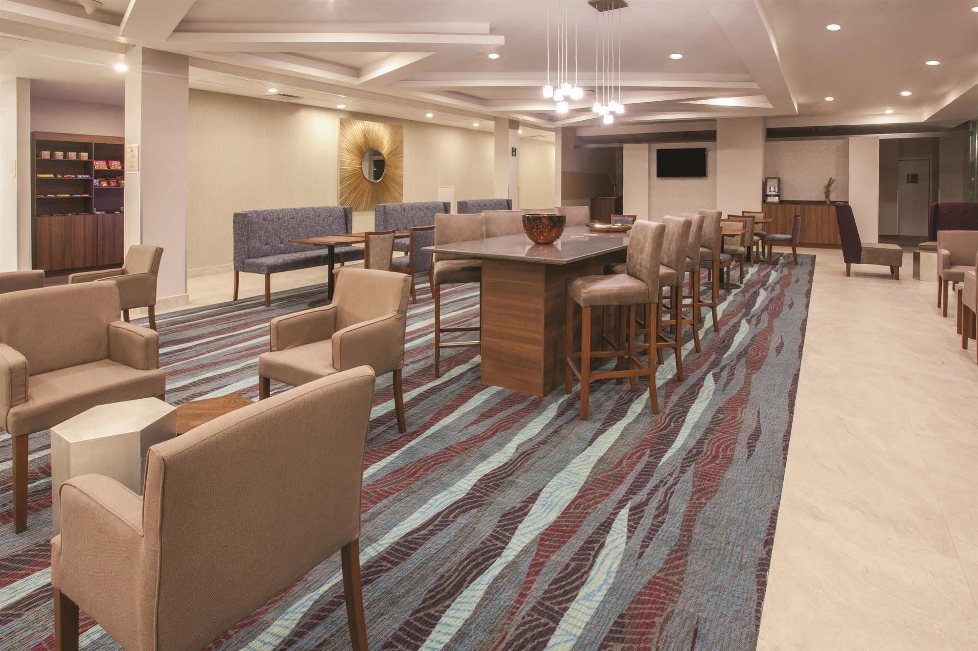 La Quinta By Wyndham Aguascalientes Hotel Bagian luar foto